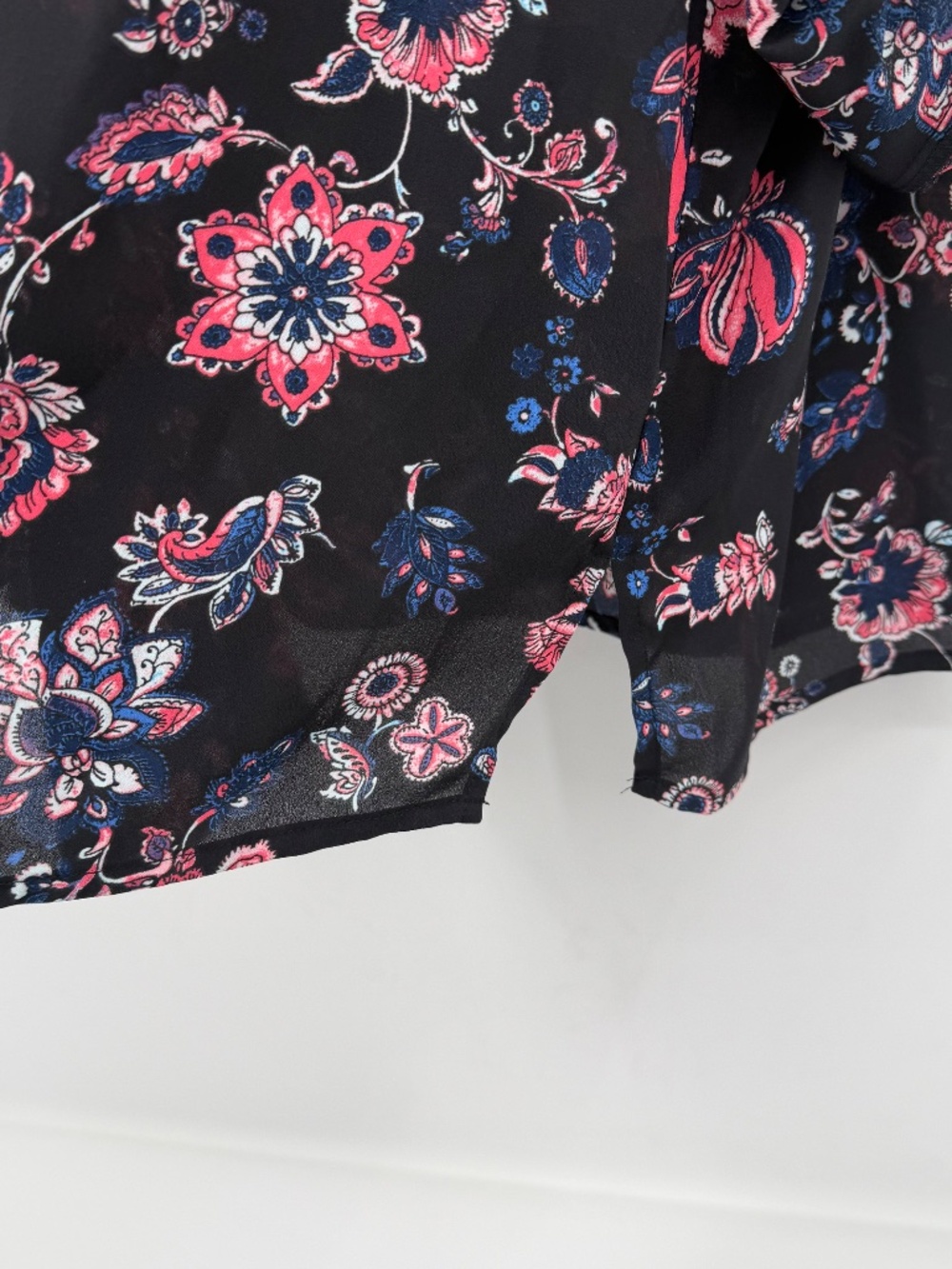 Catherines Top Women 3X NEW Black Pink Sheer Roll Tab Sleeve V Neck Lightweight - Picture 5 of 12